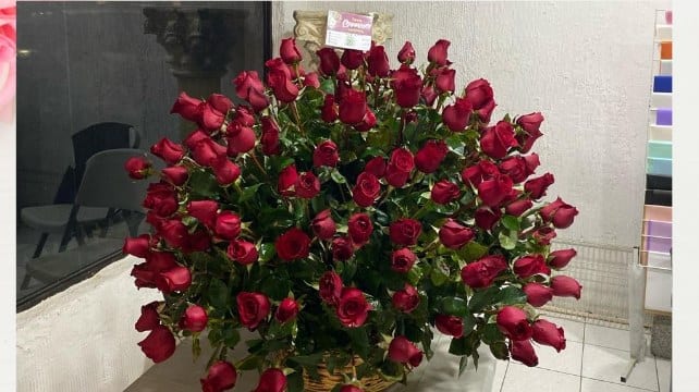 Canasta con 200 Rosas — arreglo floral Florería Casablanca Torreón