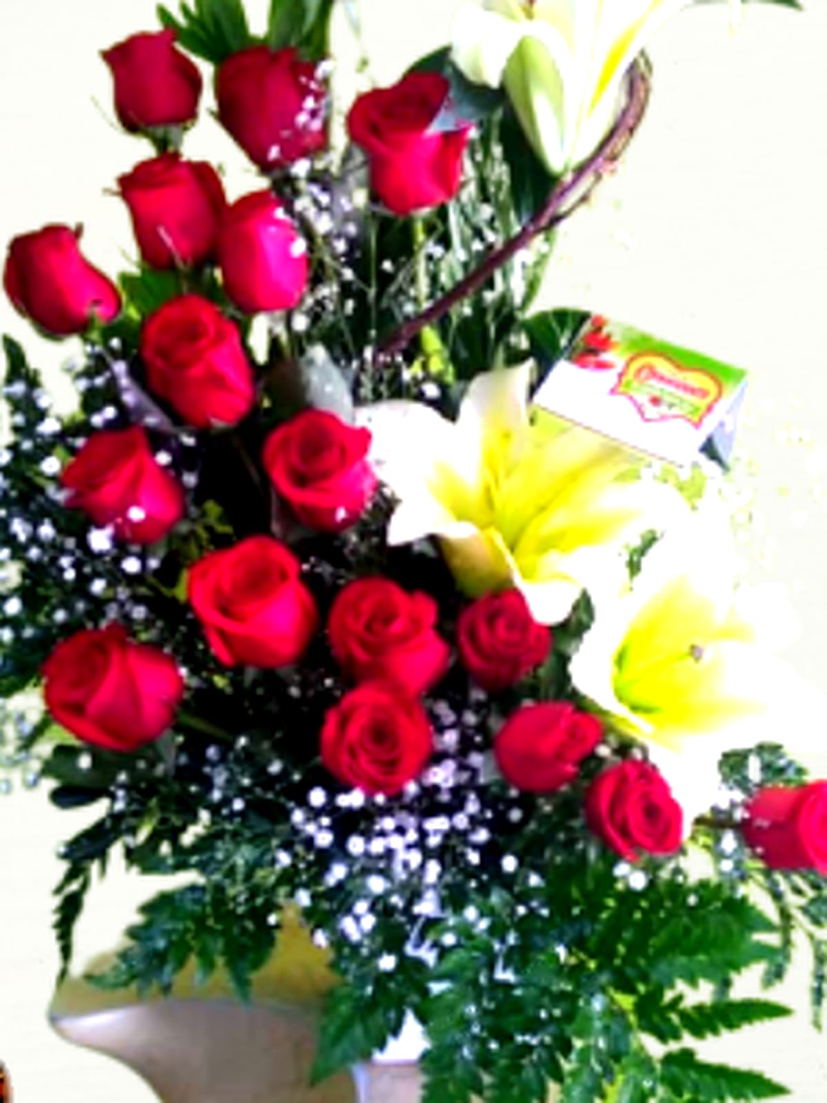 Camino de 18 Rosas y Lirios — arreglo floral Florería Casablanca Torreón