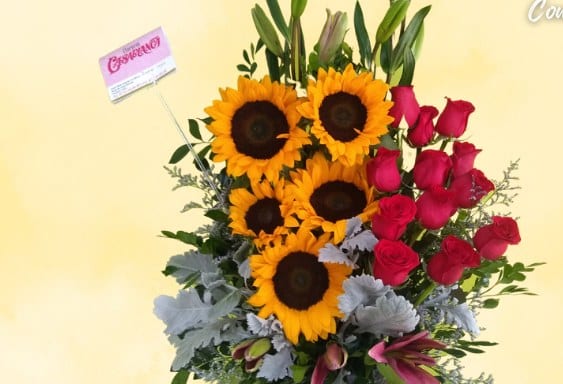 5 Girasoles y 12 Rosas — arreglo floral Florería Casablanca Torreón