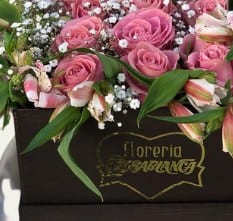 12 Rosas Rosa (caja mediana) — arreglo floral Florería Casablanca Torreón
