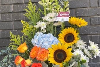 Hortensia, Rosas y Girasoles — arreglo floral Florería Casablanca Torreón