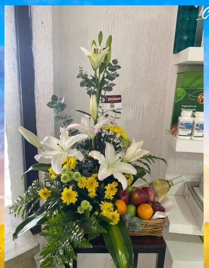 Canasta Casablanca y Frutas — arreglo floral Florería Casablanca Torreón