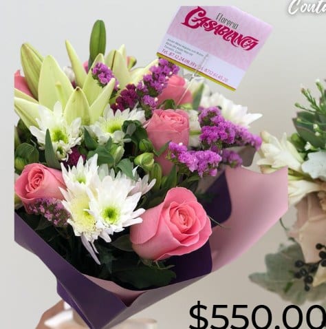 Bouquet de Rosas (6), margaritas y lilis blancas — arreglo floral Florería Casablanca Torreón