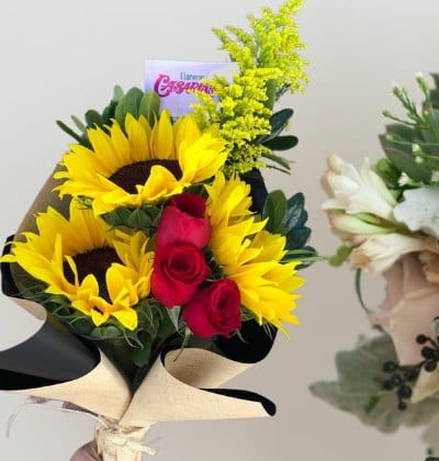Rosas y Girasoles — arreglo floral Florería Casablanca Torreón